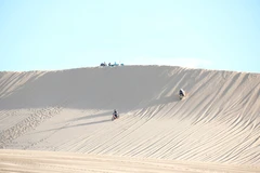 Striking white sand dunes make Bau Trang “mini Sahara” of Vietnam