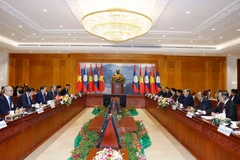 Vietnamese NA Chairman meets Lao counterpart in Vientiane
