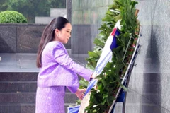 Thai PM pays tribute to President Ho Chi Minh