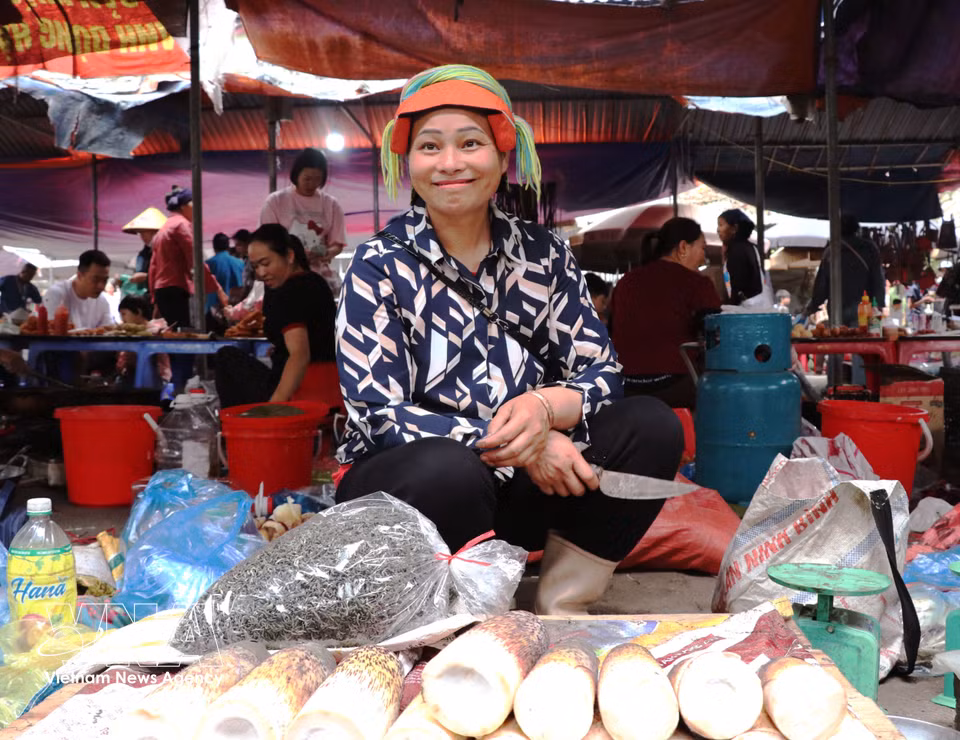 Every Sunday, Phuong Do market in Ha Giang 1 commune, Tuyen Quang province, is vibrant and steeped in rustic charm. (Photo: VNA)