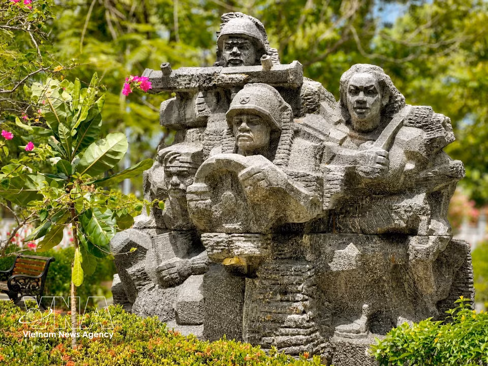 Beside the cemetery's central monument, a massive natural stone is carved with images depicting the legendary Truong Son Trail, preserving in stone the heroic and arduous years of the nation's struggle for independence. (Photo: VNA)