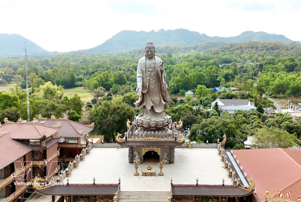 The 24-metre Amitabha Buddha statue on the roof of Kim Tien Pagoda’s main hall. (Photo: VNA)