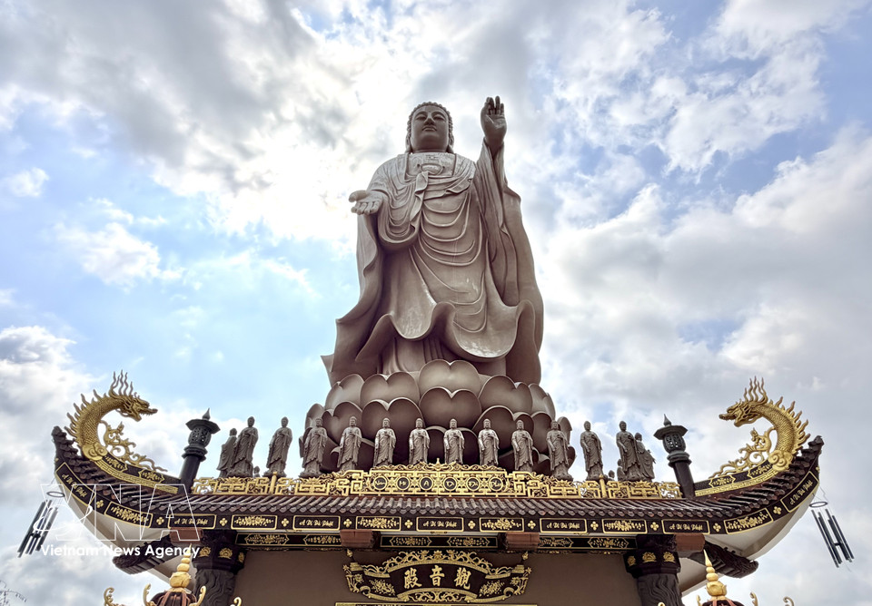 The 24-metre Amitabha Buddha statue stands majestically on the roof of the main hall at Kim Tien Pagoda. (Photo: VNA)