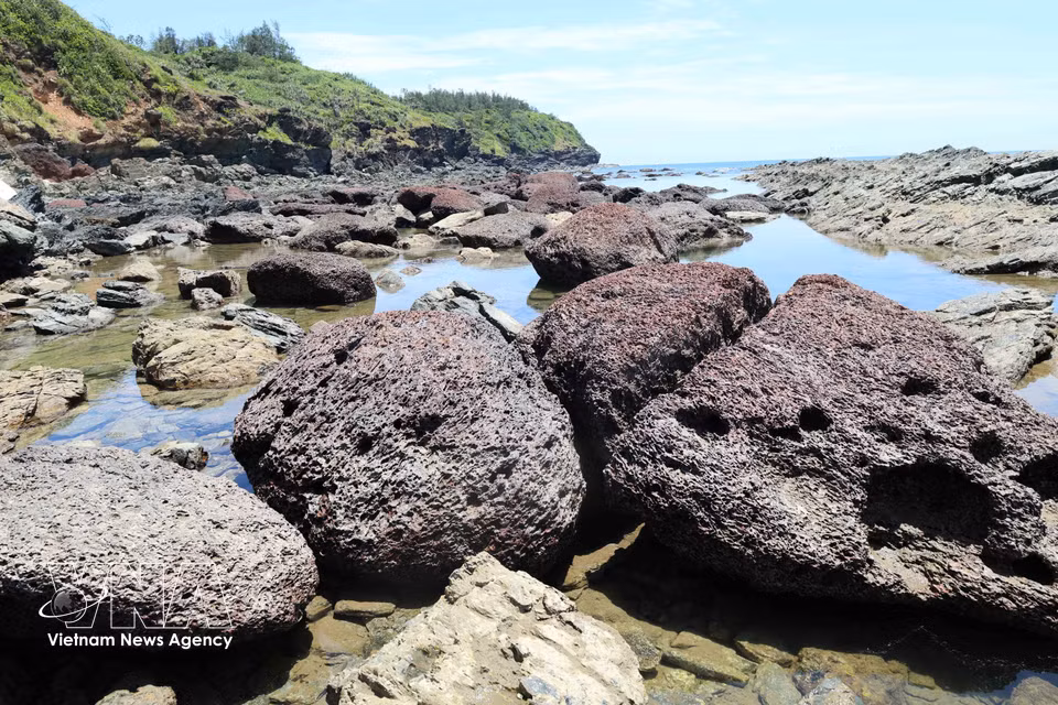 A distinctive pink-coloured rock formation at Ban Than. (Photo: VNA)