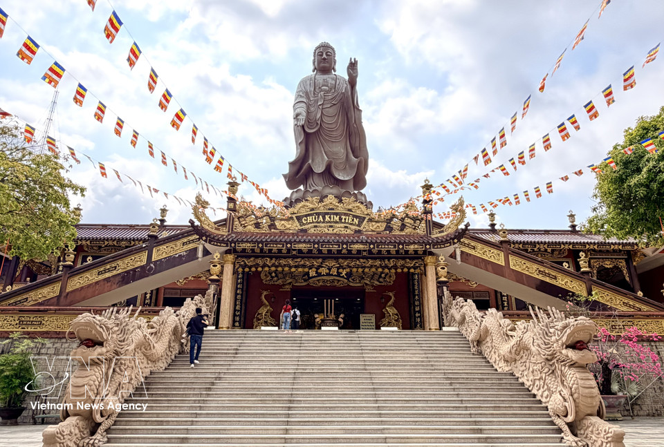Kim Tien Pagoda features imposing architecture that blends harmoniously with the natural landscape of the Seven Mountains region. (Photo: VNA)