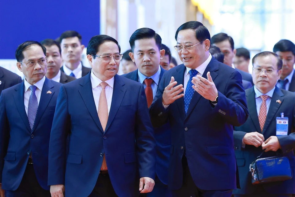 Prime Minister Pham Minh Chinh and Lao Prime Minister Sonexay Siphandone co-chair the 47th meeting of the Vietnam-Laos Intergovernmental Committee for Bilateral Cooperation. (Photo: Duong Giang - VNA)