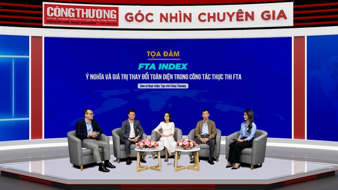 Experts exchange views at the seminar. (Photo: Duc Duy/Vietnam+) FTA 2.jpg