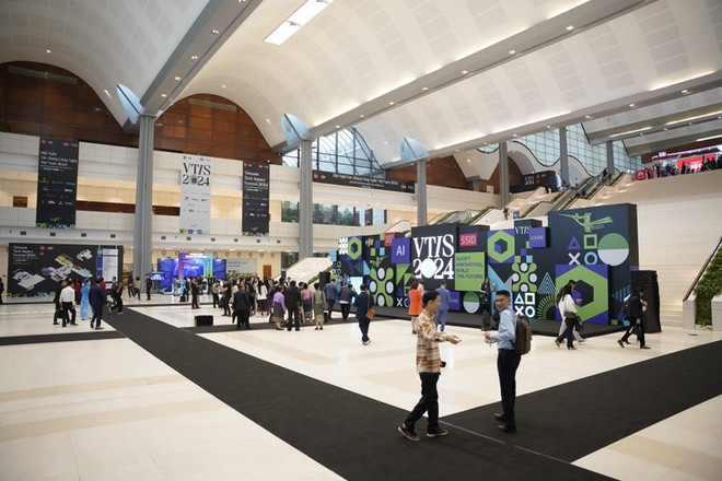 On December 3, the Vietnam Tech Impact Summit 2024 (VTIS 2024) is held at the National Convention Centre in Hanoi. (Photo: Vietnam+) ky nguyen so 1.jpg