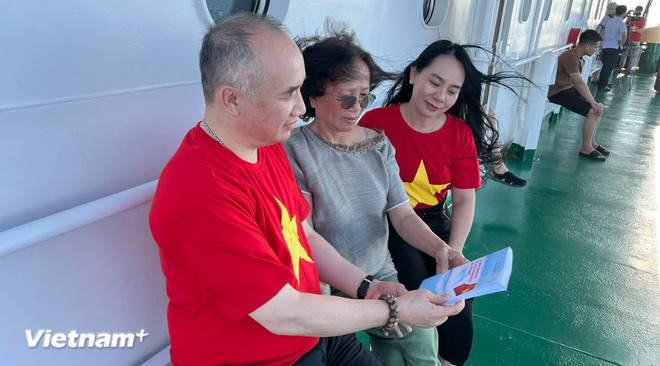 PhD Tran Thu Dung from the Paris Diderot University introduces her book “East Sea and Vietnam’s sovereignty”. (Photo: VietnamPlus) Tran Thu Dung.JPG