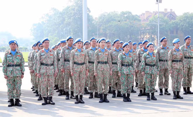 vna_potal_le_bao_cong_dang_bac_nhan_dip_10_nam_ngay_truyen_thong_cuc_gin_giu_hoa_binh_viet_nam_2752014_-_2752024_7389098.jpg
