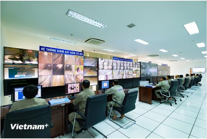 The centre for management, operation and supervision of vehicles passing through tunnel of Deo Ca Group. (Photo: VietnamPlus) Screenshot 2024-07-23 093652.jpg