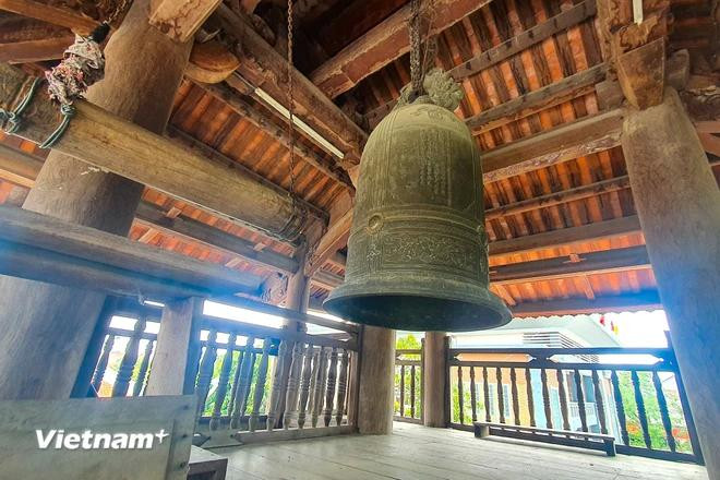 Like many other traditional Vietnamese pagodas, Lam Son has various unique structures in its makeup, such as the main hall, the ancestor worship hall, the bell tower, a three-entrance gate, and other supporting buildings.(Photo: VietnamPlus Lam son 4.webp