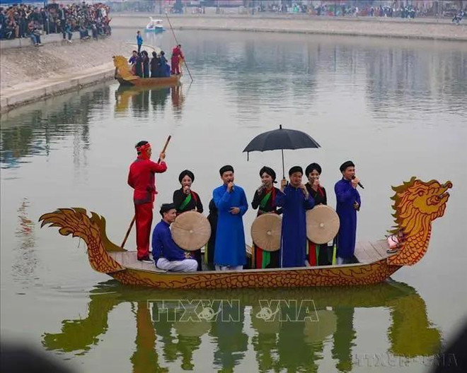 Quan ho (love duet) singing was recognised by UNESCO as an intangible cultural heritage element of humanity in 2009. (Photo: VNA) vna_potal_ngay_di_san_van_hoa_viet_nam_2311_gop_phan_nang_cao_vi_the_quoc_gia_tren_truong_quoc_te_stand_(1).webp