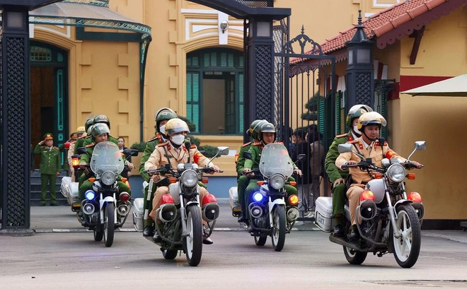Hanoi's traffic police officers on patrol. (Photo: VNA) op-ed-decree-168-vna-3.jpg