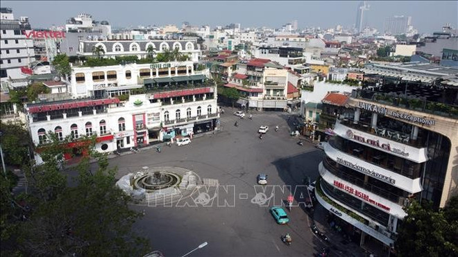 The Dong Kinh Nghia Thuc square near Hoan Kiem lake (Photo: VNA) vna-hanoi-2.jpg