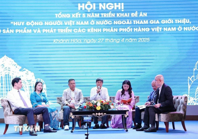 At a conference reviewing the outcomes of the project after five years of implementation. (Photo: VNA) vna-ov-helps-bring-vietnamese-goods-overseas.jpg