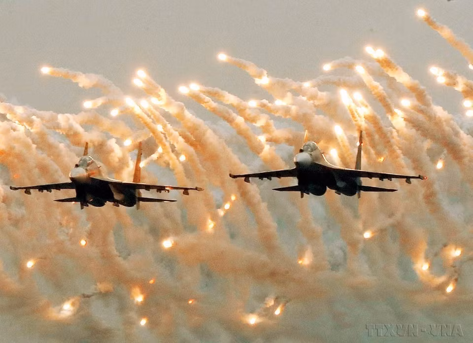 The Vietnam People's Air Force is equipped with modern Su-30MK2 fighter jets, realising the policy of advancing directly to modernisation. (Photo: VNA)