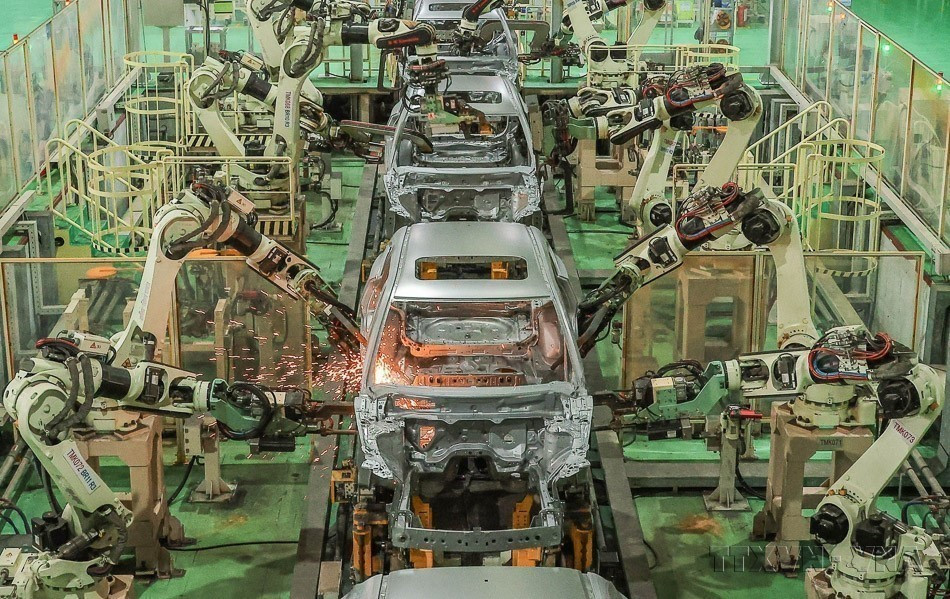 THACO’s automated car body welding line, equipped with next-generation robots, enhances precision, strength, and efficiency in vehicle production. (Photo: VNA)