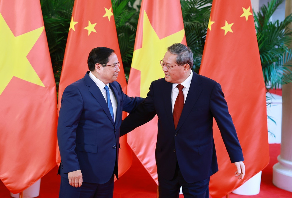 Prime Minister Pham Minh Chinh and Chinese Premier Li Qiang. (Photo: Duong Giang/VNA)