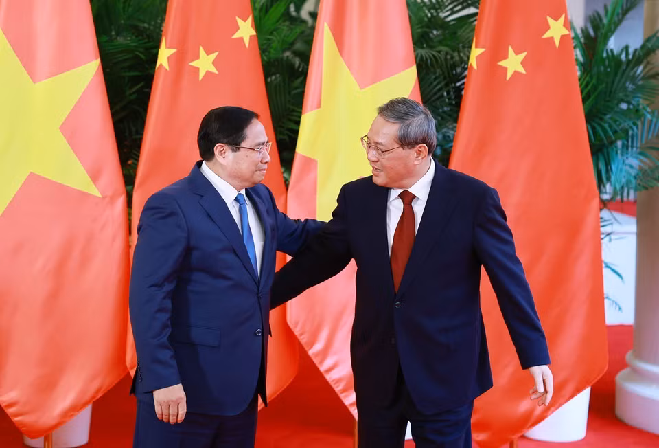 Prime Minister Pham Minh Chinh and Chinese Premier Li Qiang. (Photo: Duong Giang/VNA)