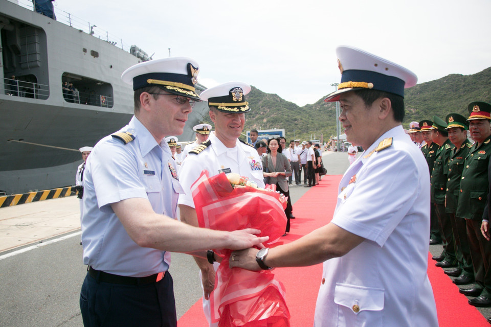 US Navy ship USS Blue Ridge and US Coast Guard vessel Waesche dock at Cam Ranh International Port, beginning a goodwill visit to Khanh Hoa province from July 8–12, 2024. Photo: VNA