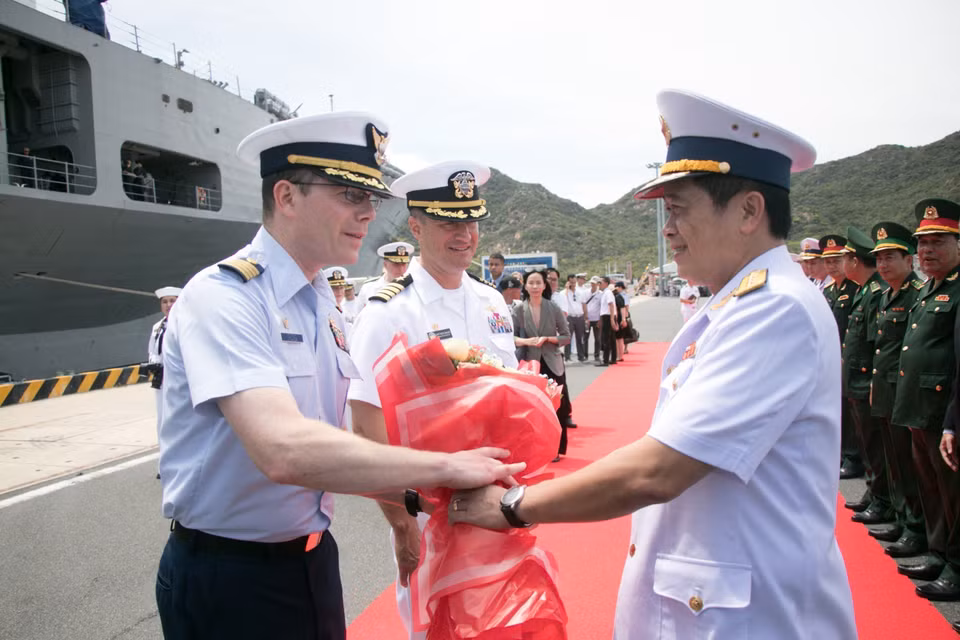 US Navy ship USS Blue Ridge and US Coast Guard vessel Waesche dock at Cam Ranh International Port, beginning a goodwill visit to Khanh Hoa province from July 8–12, 2024. Photo: VNA