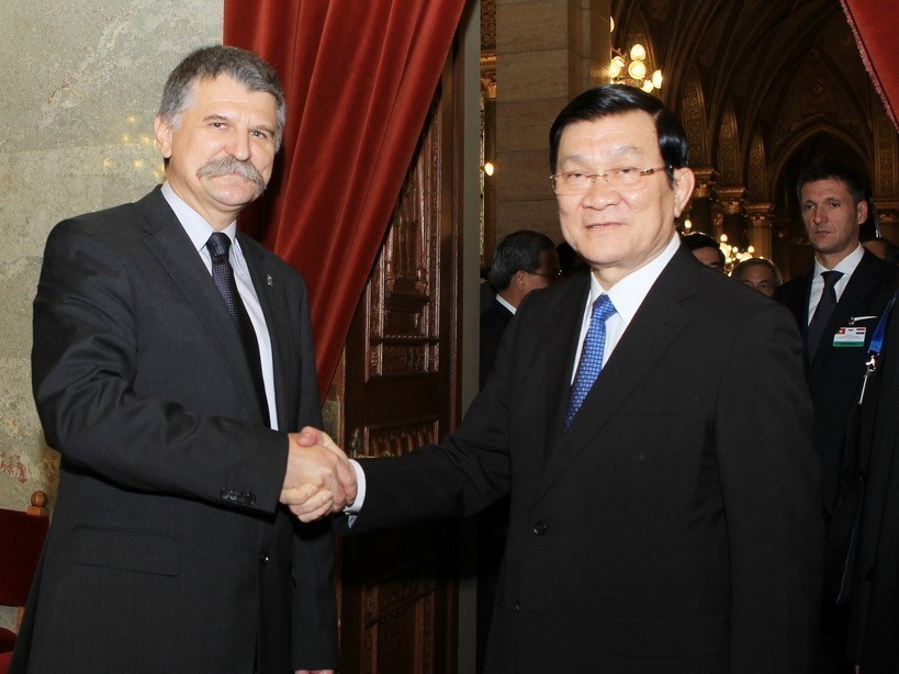 President Truong Tan Sang meets Hungarian National Assembly Speaker László Kövér during a state visit to Hungary (Budapest, September 16, 2013). (Photo: VNA)