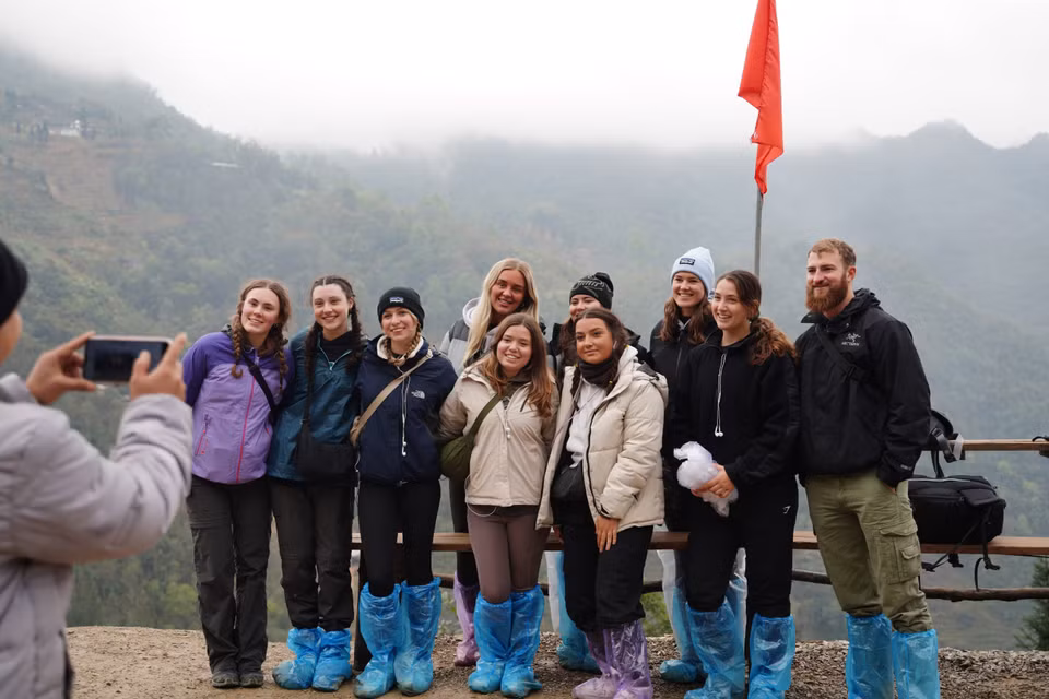Many foreign visitors choose experiential travel in Ha Giang to immerse themselves in the beauty and culture of this land. (Photo: VNA)