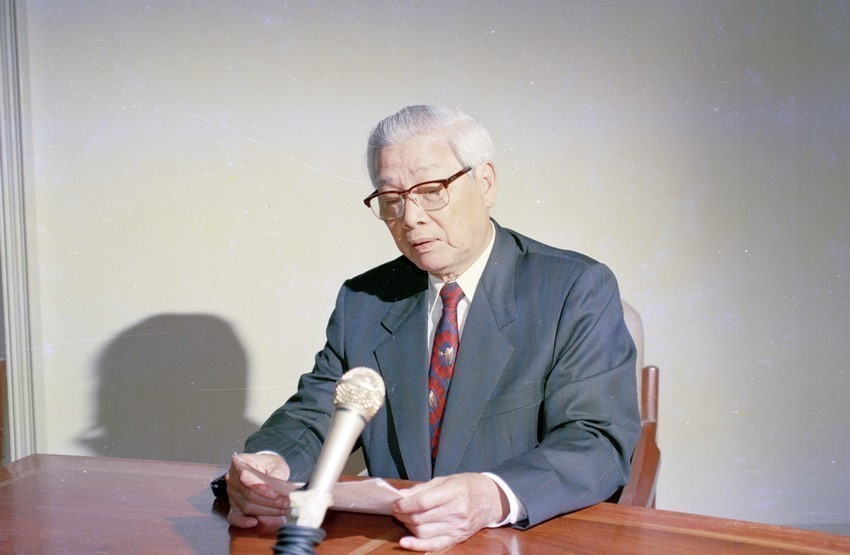Prime Minister Vo Van Kiet announces the normalisation of diplomatic relations between Vietnam and the United States (Hanoi, morning of July 12, 1995). Photo: VNA