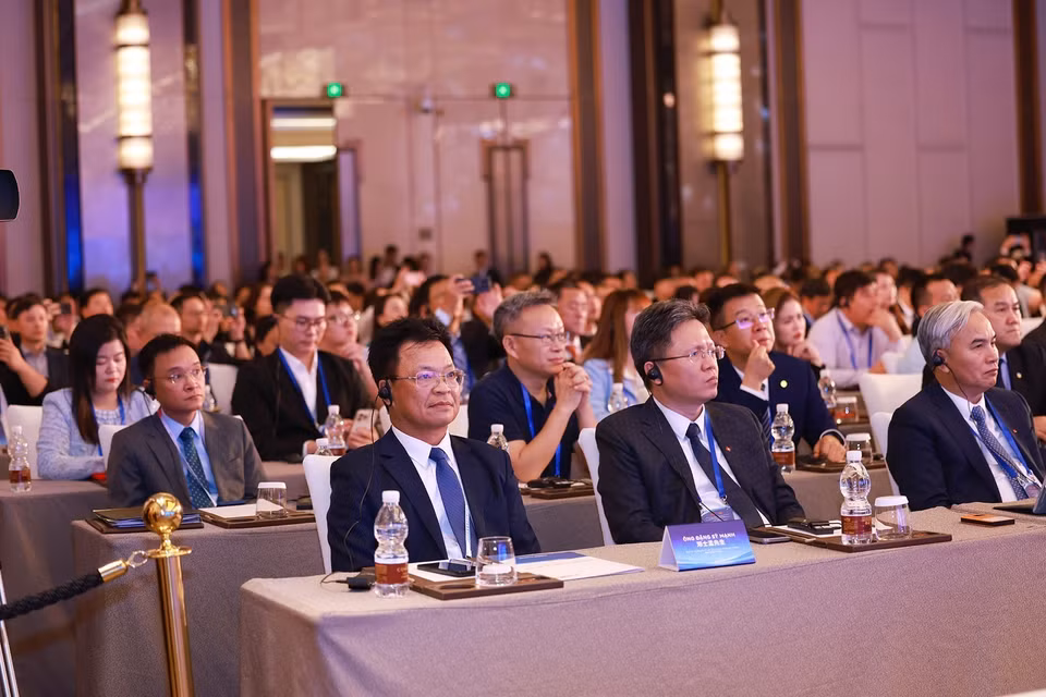 Delegates from Vietnam and China at the forum. (Photo: Duong Giang – VNA)