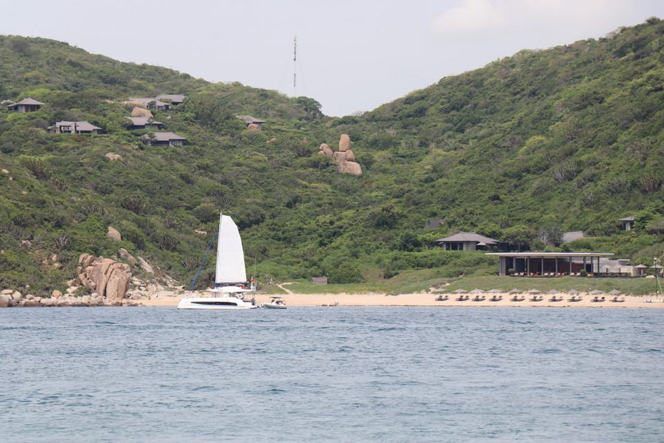 A scenic corner of Vinh Hy Bay, Vinh Hai commune, Khanh Hoa province (Photo: VNA)