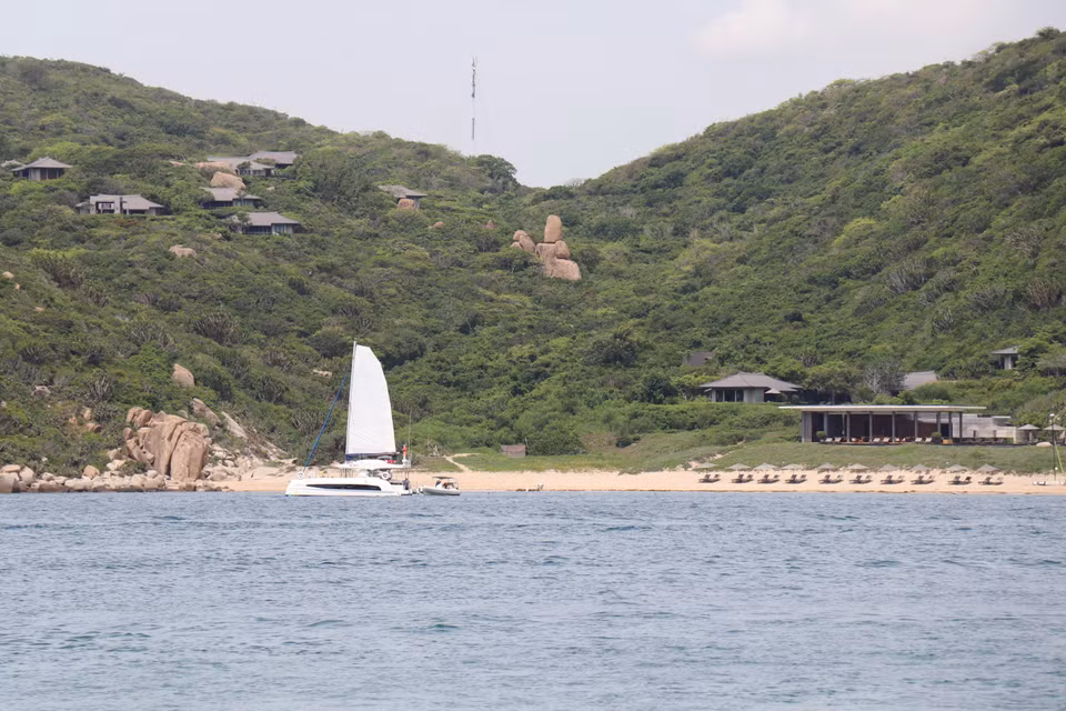 A scenic corner of Vinh Hy Bay, Vinh Hai commune, Khanh Hoa province (Photo: VNA)
