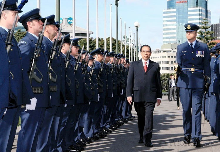 · An official welcome for Party General Secretary Nong Duc Manh during his visit to New Zealand (September 10, 2009). (Photo: Dinh Xuan Tuan – VNA)