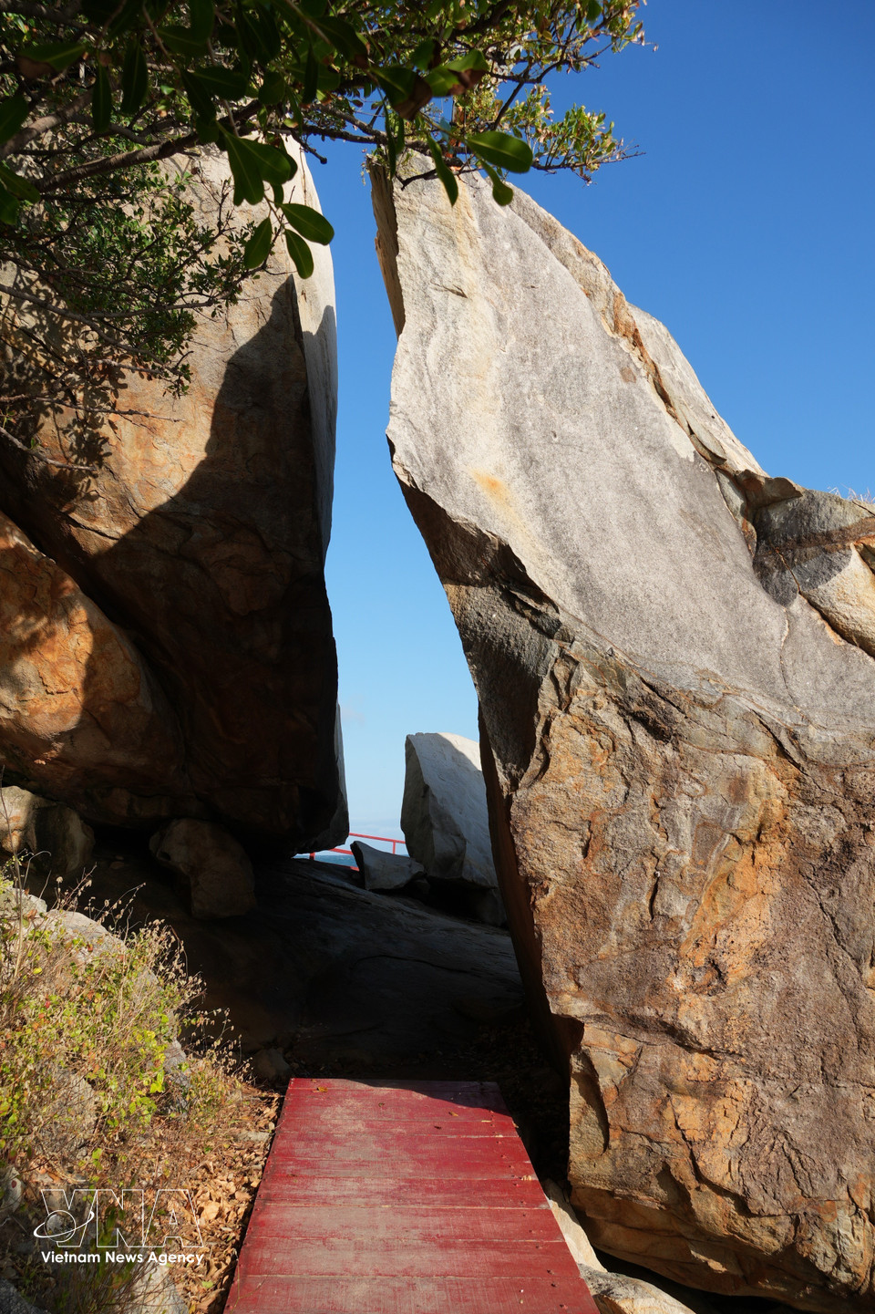 Nature-carved boulders showcase extraordinary shapes formed over millennia at Hang Rai. (Photo: VNA)