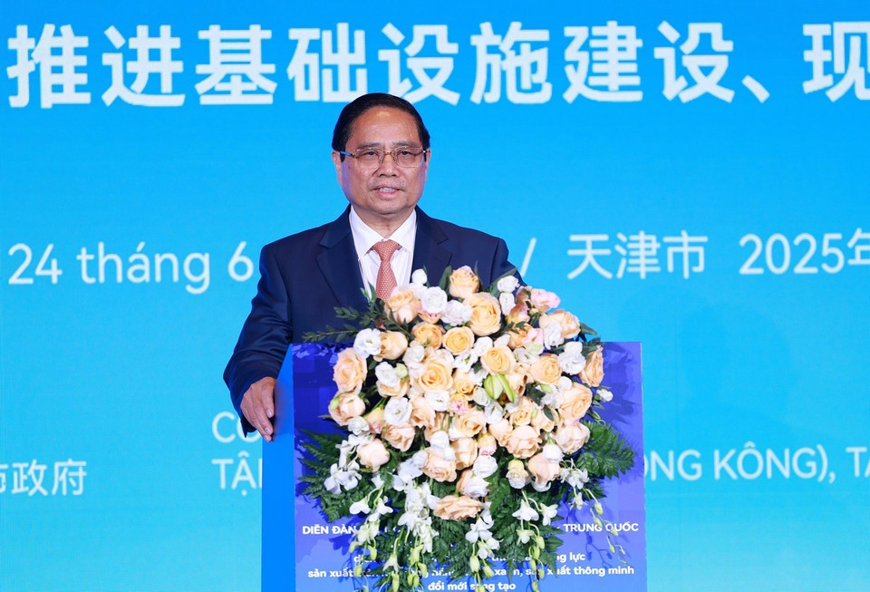 Prime Minister Pham Minh Chinh delivers a speech at the Vietnam – China Business Connectivity Forum. (Photo: Duong Giang – VNA)