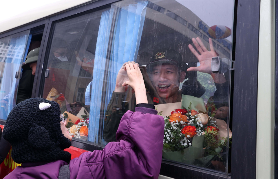 New recruits enthusiastically set off for military service. (Photo: VNA)