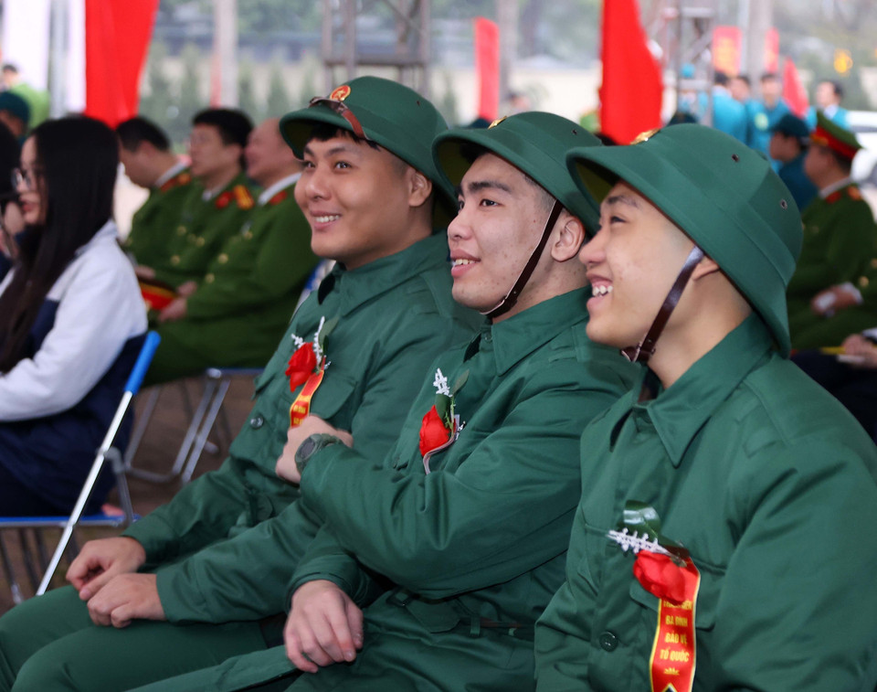 Capital city recruits at the 2025 enlistment handover ceremony. (Photo: VNA)