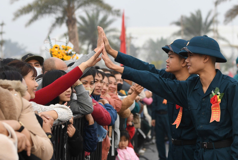 The send-off ceremony for young people in Dong Trieu city, Quang Ninh province, on their enlistment day. (Photo: VNA)