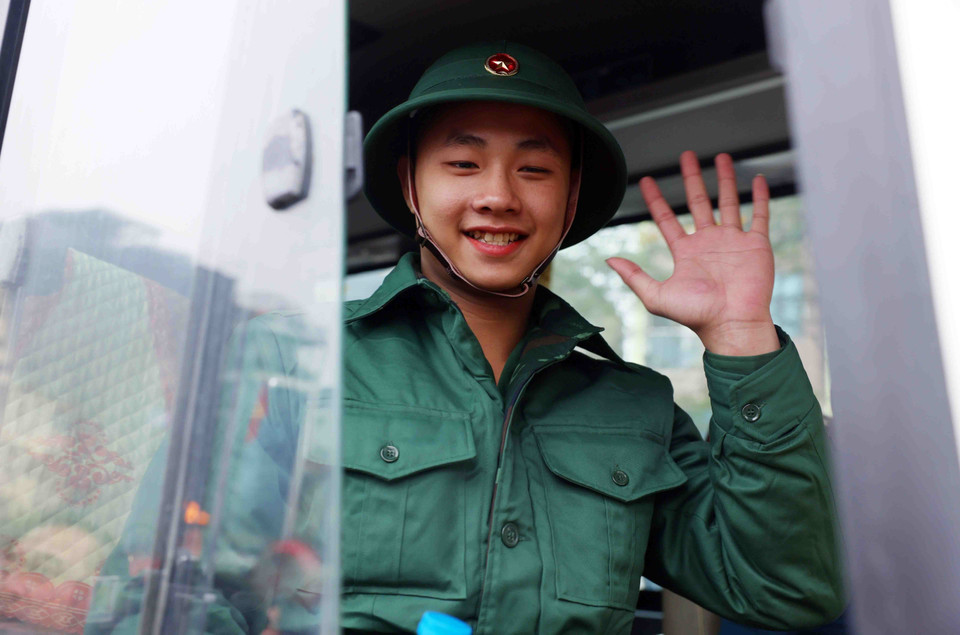 A recruit shares the joy of enlistment at a handover ceremony in Hanoi. (Photo: VNA)