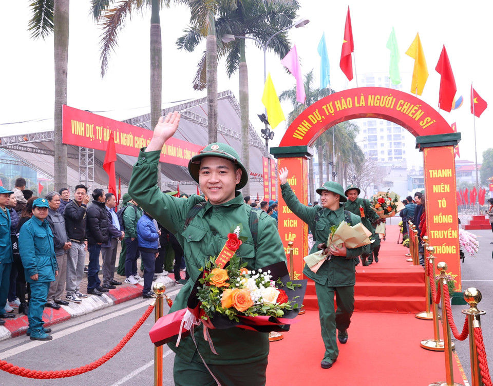 New recruits enthusiastically set off for military service. (Photo: VNA)