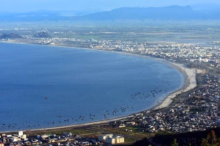 Developing Da Nang into a major maritime economic centre of Vietnam and an international coastal city. (Photo: VNA)
