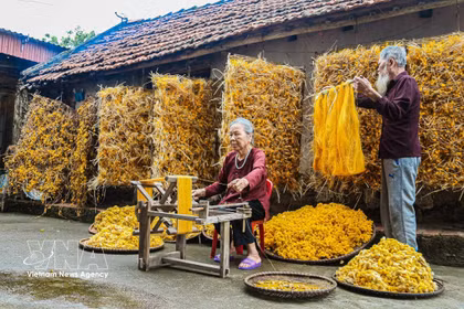 Hung Yen artisans keep tussah silk tradition alive