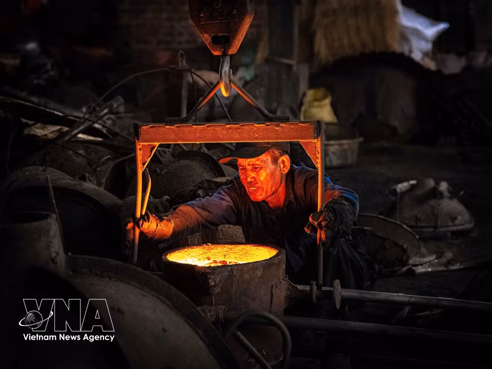 Today, casting remains the main economic activity in the village, providing employment for thousands of local workers. (Photo: VNA)