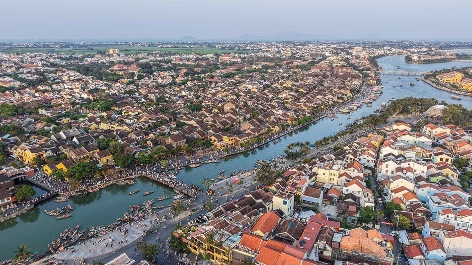 Hoi An Ancient Town (Da Nang city), an outstanding example of a Southeast Asian trading port from the 15th to 19th centuries, was listed as a UNESCO World Cultural Heritage site in 1999. (Photo: VNA)