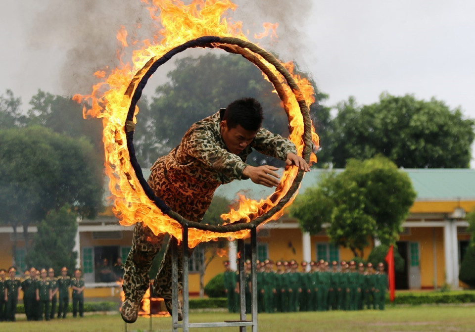 Commando Brigade 198 under the Special Operation Arms continuously improves training quality to take control of any situations. (Photo: VNA)