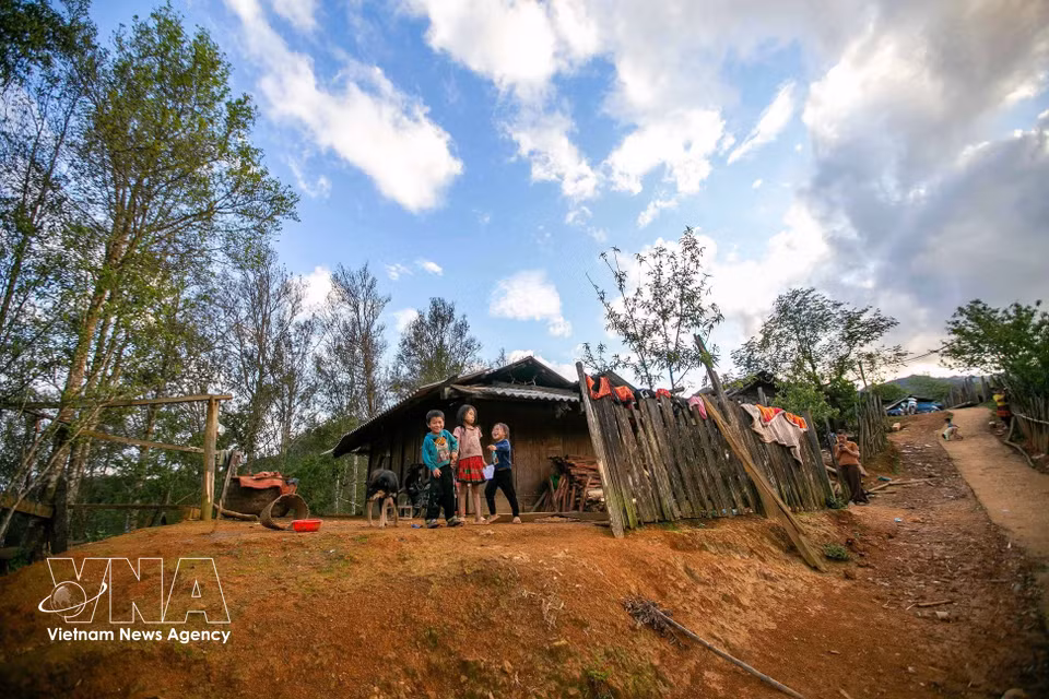 Every corner of Lang Sang village reflects the simple and tranquil beauty of both nature and local life. (Photo: VNA)