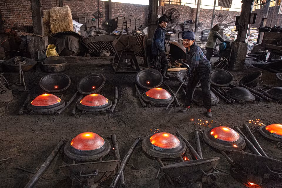 Today, casting remains the main economic activity in the village, providing employment for thousands of local workers. (Photo: VNA)