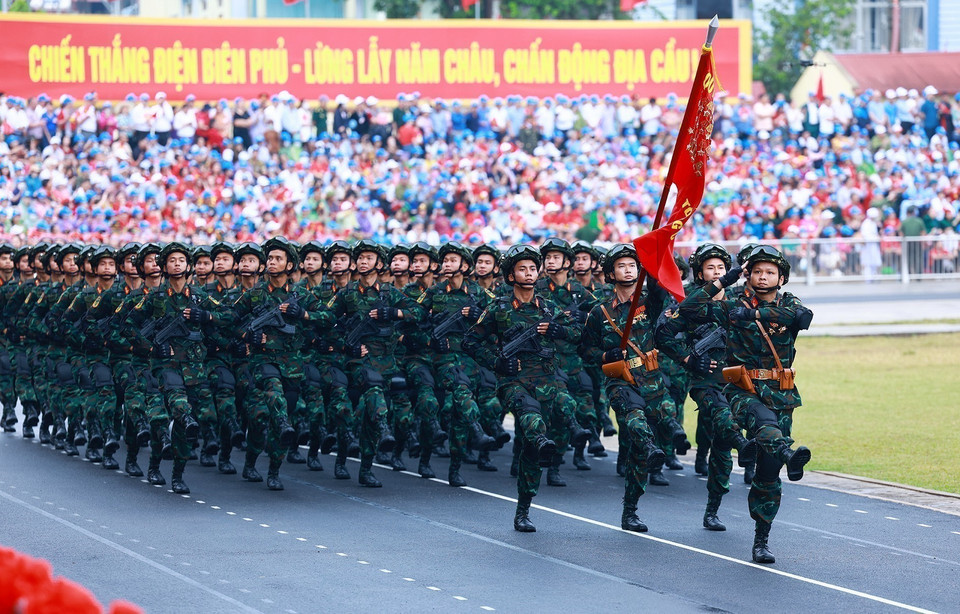 Special Operation Arms units march in the parade at the ceremony commemorating the 70th anniversary of the historic Dien Bien Phu Victory (May 7, 1954 - 2024). (Photo: VNA)