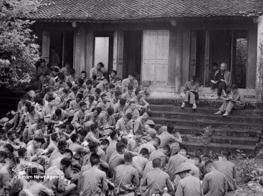 On September 19, 1954, at Gieng Temple in the Hung Kings historical site on Nghia Linh Mountain, Hy Cuong commune, Phu Tho province, President Ho Chi Minh told soldiers of the Vanguard Division before they marched to liberate the capital: “The Hung Kings founded the nation; we must together protect it.” (Photo: VNA)