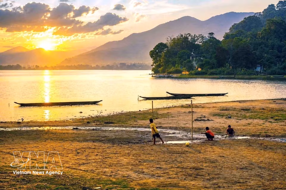 Gallery - Hồ Lắk - hồ nước ngọt tự nhiên lớn nhất và đẹp nhất Tây Nguyên - image 2